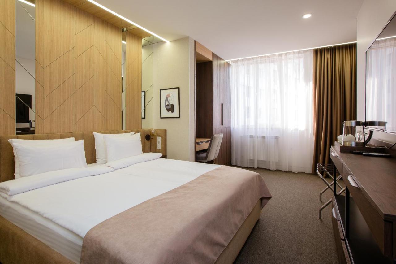 Cartez Hotel *