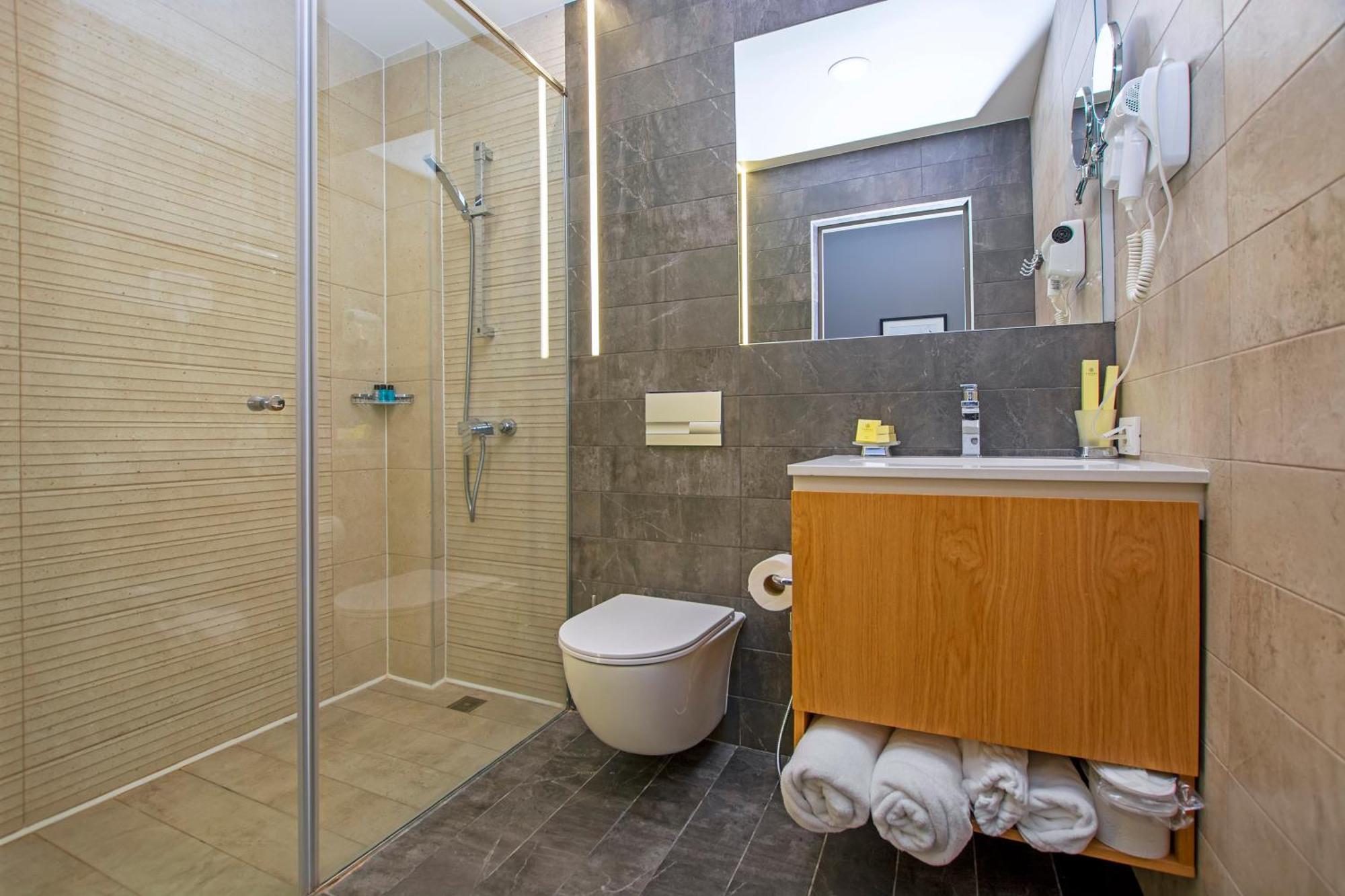 Cartez Hotel